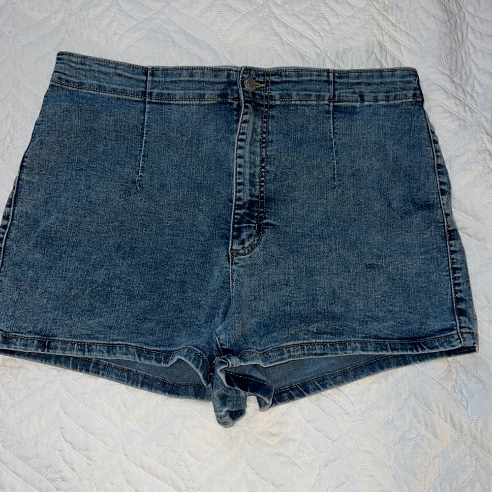 High rise wild fable shorts in size 16